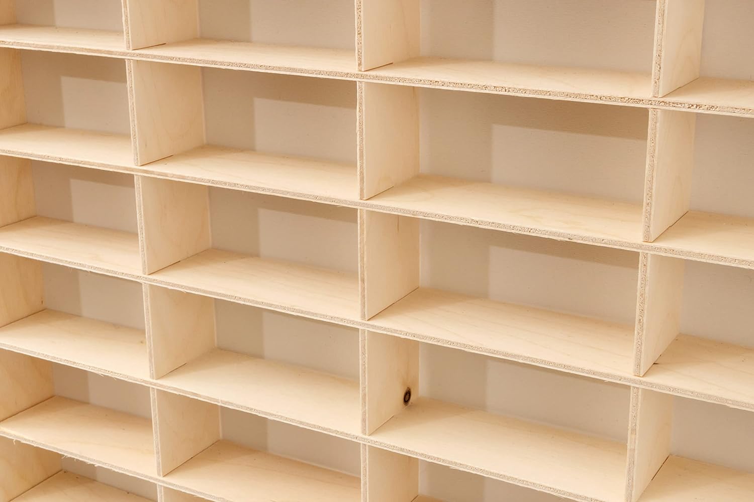 Raft organizator din lemn Montessori, Zola®, pentru colectionarii de masini, 90 compartimente, 78.5 x 50 x 4.5 cm Raft organizator din lemn Montessori, Zola®, pentru colectionarii de masini, 90 compartimente, 78.5 x 50 x 4.5 cm